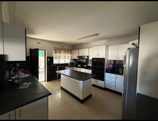 4 BEDROOM HOUSE FOR SALE IN VANDERBIJLPARK SE 3